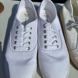 Time and Tru White Canvas Lace-Up Sneakers 9.5